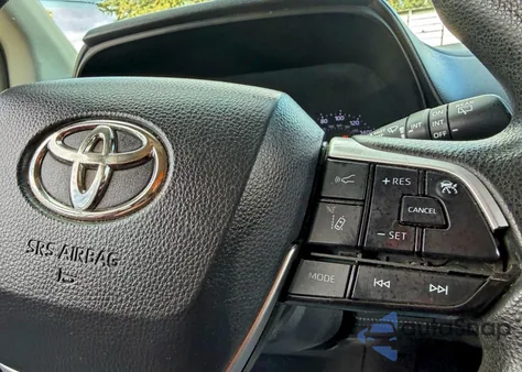 2021 Toyota Sienna Le z USA, uszkodzony, nr VIN 5TDKSKFC4MS036311